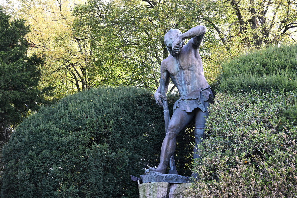 Âgé de 120 ans et toujours exténué, le Schweissdissi mène une existence tranquille au parc du Tivoli.
