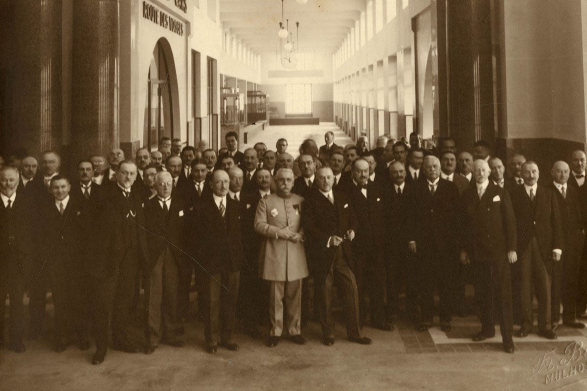 Soirée d’inauguration de la « nouvelle gare », le 28 décembre 1932, en présence du maire Auguste Wicky, à l’extrême gauche sur la photo.