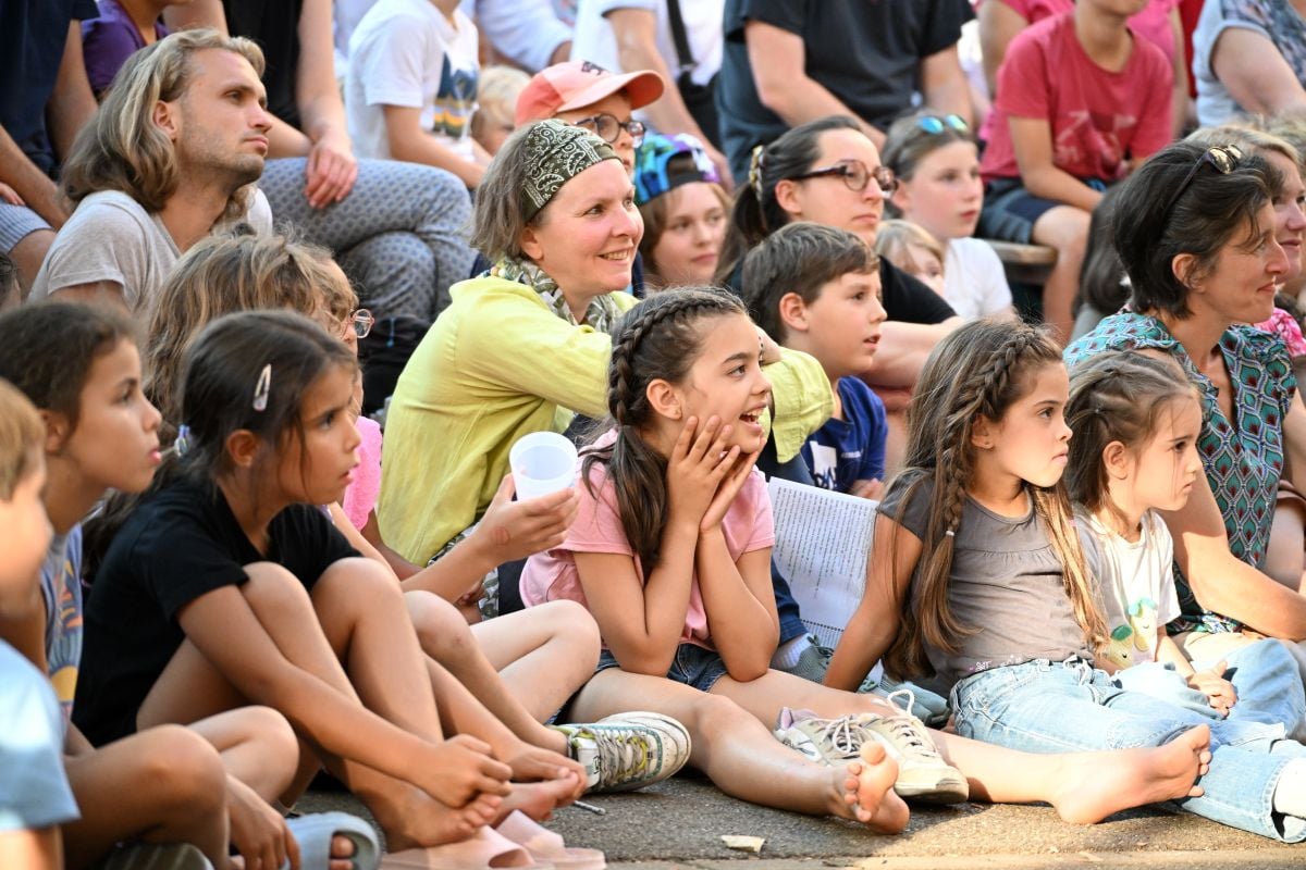 De nombreux spectacles font partie de la sélection « PopUp ! » du festival Scènes de rue, hautement recommandables pour le jeune public et les familles.