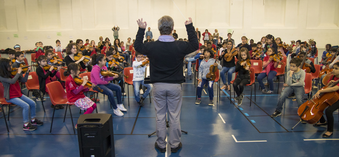 Démos : 120 enfants vivent leur première expérience d'orchestre