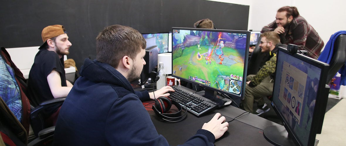 PowerHouseGaming : à l’école de l’e-sport