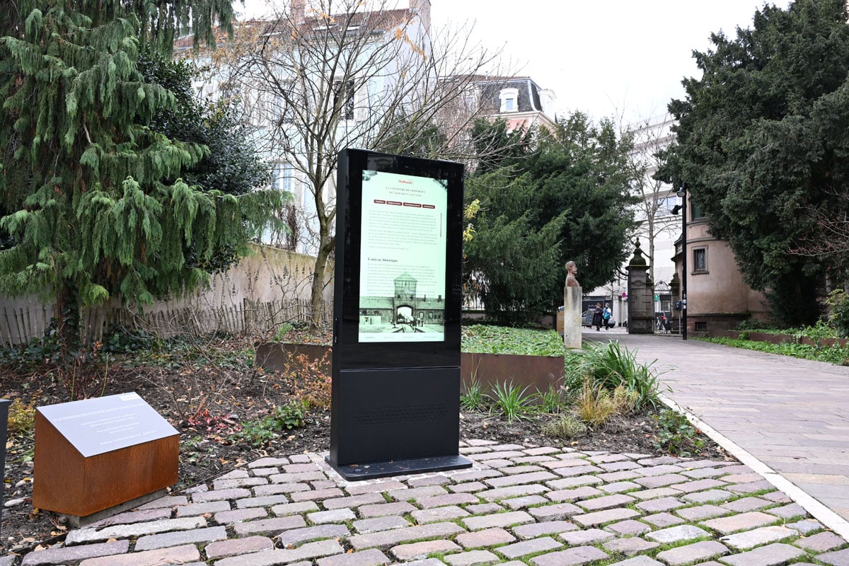 Le mémorial numérique est installé au cœur du square Steinbach.
