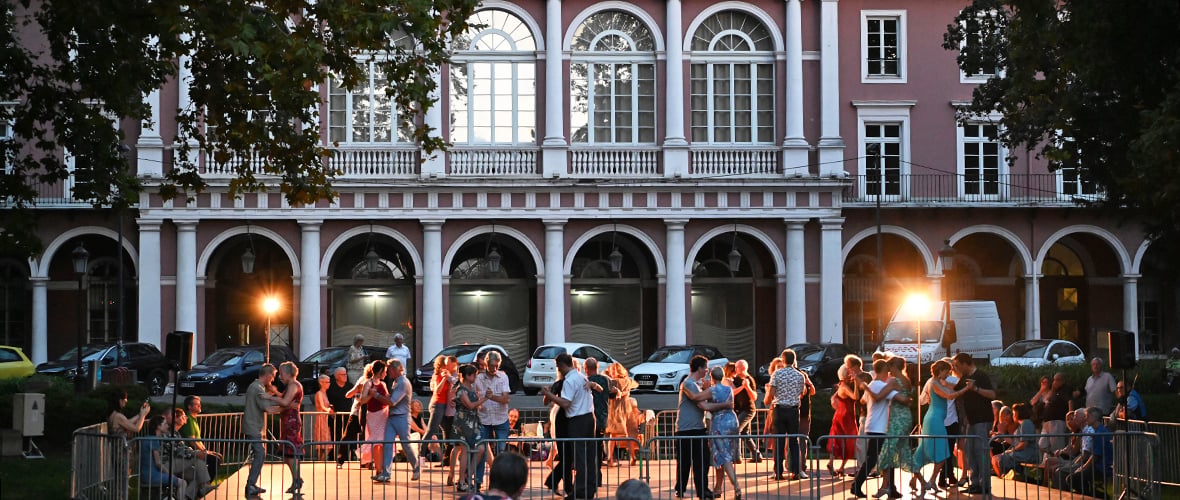 Tango d’été : la danse argentine prend ses quartiers au square de la Bourse