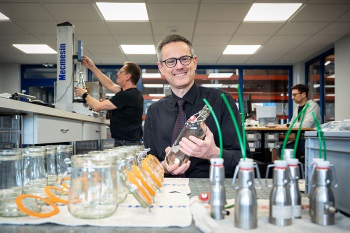 Edard pousse le bouchon très loin