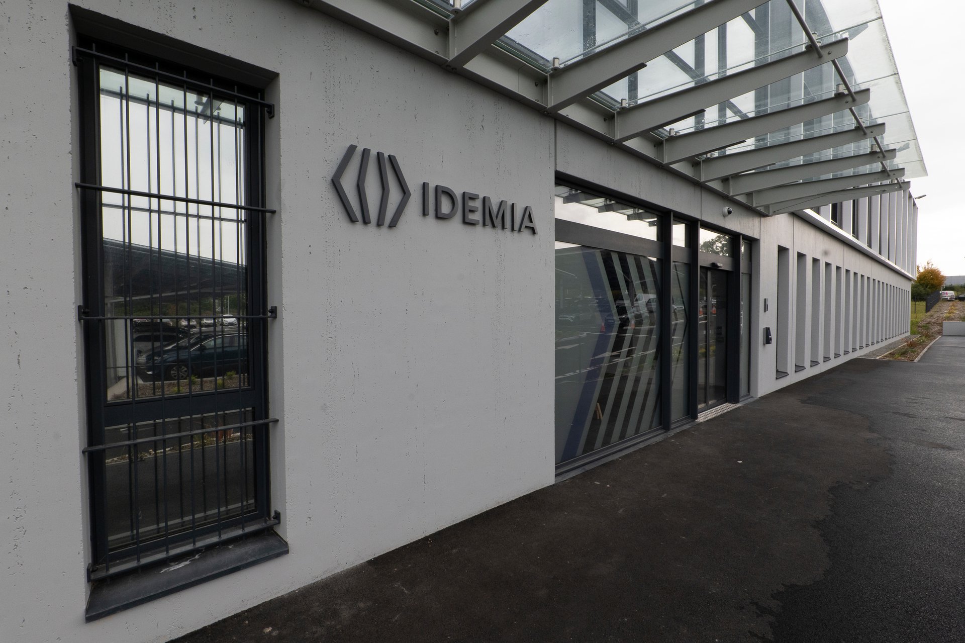 Idemia modernise son système productif grâce à sa nouvelle usine à Vitré