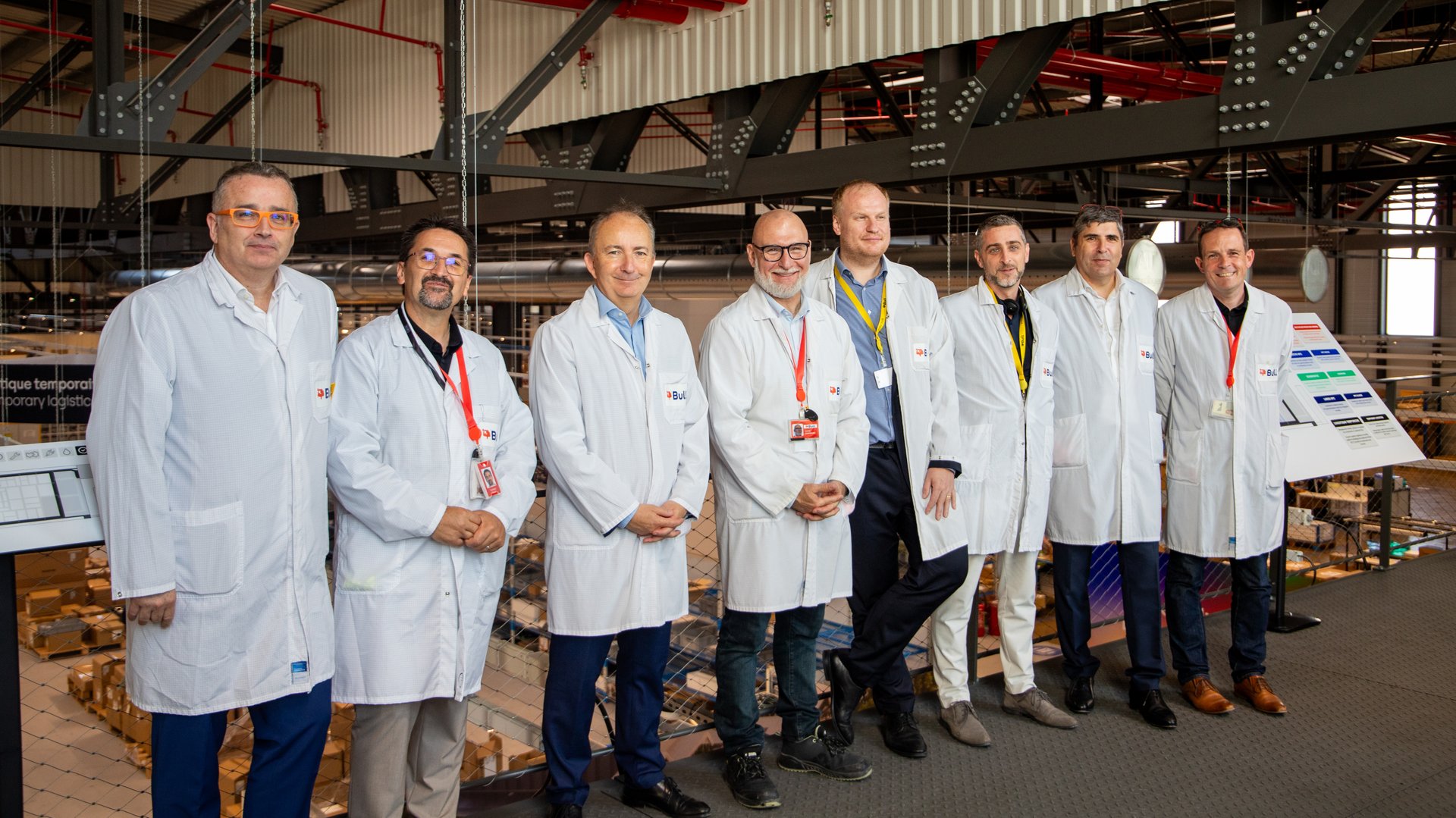 De gauche à droite, Bruno Lecointe (directeur HPC, IA et quantique), Franck Thomas (directeur industriel), Emmanuel Le Roux (PDG), Lionel Chaubard (chef de projet "nouvelle usine"), Petr Bednarik (directeur de la stratégie IA), Cédric Bourrasset (Directeur AI and cloud infrastructure) et Vincent Sarracanie (directeur des opérations).
