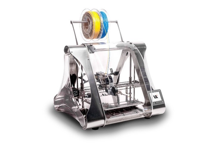 Certains pourraient pointer du doigt le prix rĂ©dhibitoire des outils et machines nĂ©cessaires Ă la crĂ©ation. Mais force est de constater que l’ingĂ©nierie se dĂ©mocratise de plus en plus : si en 2007, il fallait compter 5.000 euros pour une imprimante 3D, aujourd’hui il est possible de s’offrir cette machine pour une centaine d’euros.Â