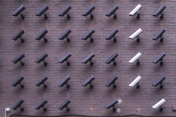 Benoit Piedallu (Quadrature du Net) : « L’usage de caméras pour détecter les masques est disproportionné »