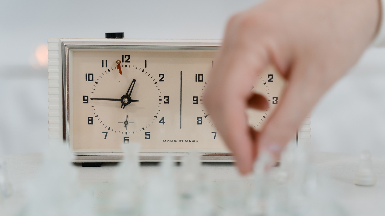 Gouvernance temporelle : pourquoi les dirigeants ne doivent plus seulement bien décider, mais décider à temps