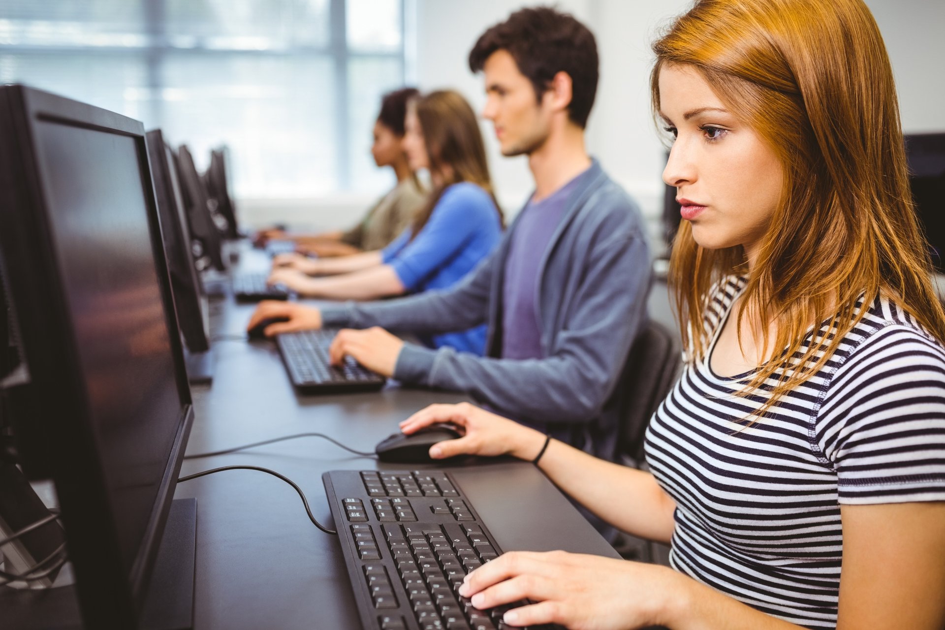 IA, cybersécurité, cloud : IBM et Hello Charly veulent former 5 000 jeunes et adultes éloignés de l’emploi