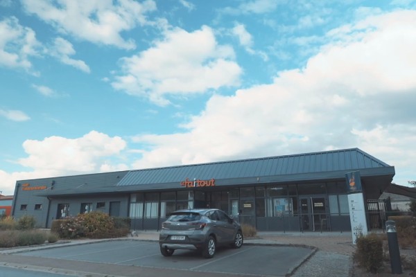 Exemple d'un espace France Services dans l'Aisne (02). Le tiers-lieux le Faitout connecté à Saint-Erme-Outre-et-Ramecourt permet aux habitants de ce territoire rural d'être accompagnés dans leurs démarches administratives.