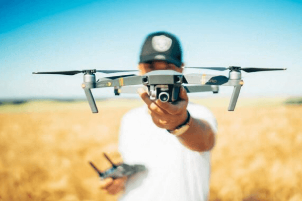 Des drones appuyés par l’IA partent en chasse d’herbes toxiques