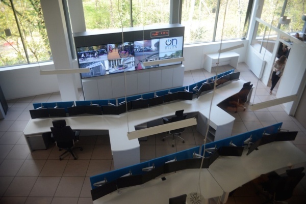 Le poste de pilotage du projet OnDijon rassemble vidéo-surveillance, police municipale, services de la voirie, PC Sécurité et PC Circulation dans un lieu unique.* date à laquelle le mandat de Jean-Louis Chaussade prendra fin.