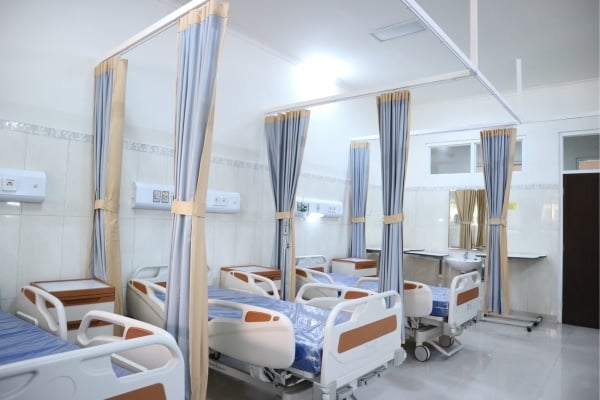 Crise de l’hôpital, manque de profs : les start-up au secours des services publics