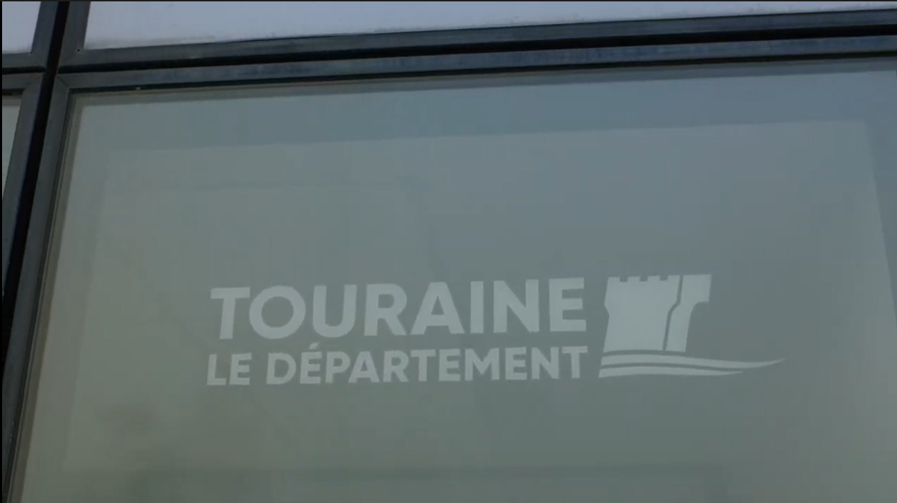 Comment le département de la Touraine a-t-il permis de simplifier le quotidien des assistants familiaux grâce à ChromeOS ?